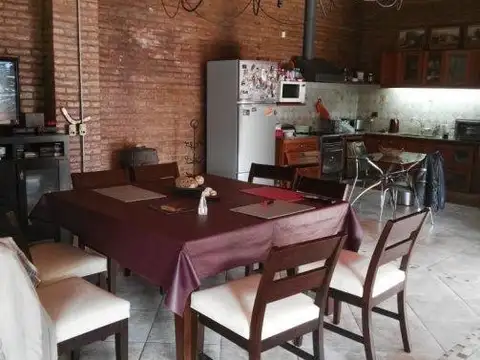 Casa en Venta en Luis Guillon, USD 195.000