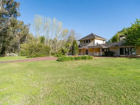 Casa 6 ambientes con 2 baños