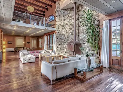 Casa 6 ambientes con 5 baños
