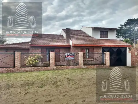 Casa en Venta con 2 cocheras