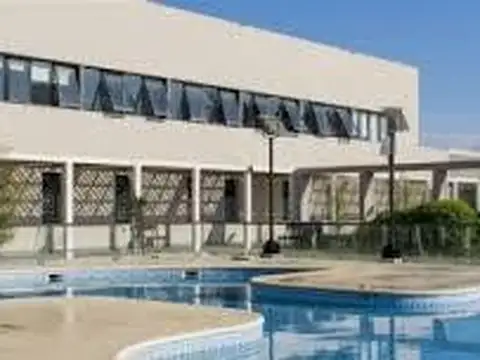 Casa en Alquiler con 5 cocheras