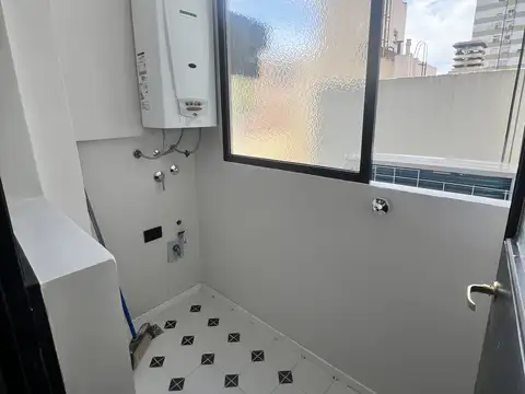 Impecable 3 Ambientes Remodelado a Nuevo – Muy Luminoso – Excelente Ubicación en Caballito