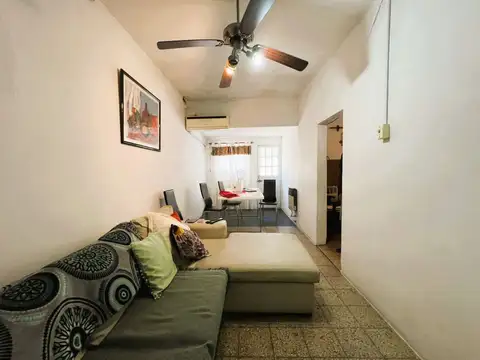 *CASA PH DE 3 AMB. EN P.B Y 4 AMB. EN 1º PISO POR PASILLO
