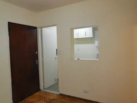 1 AMB. DIVIDIDO, BUEN ESTADO, CON VENTANA EN CADA SECTOR SUBDVIDIDO, VENTILA E ILUMINA  BIEN