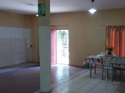 Casa 4 ambientes con 2 baños