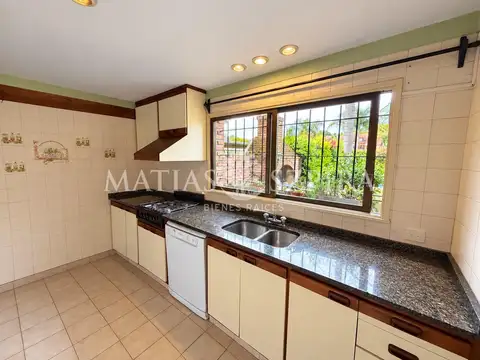 Casa 5 ambientes con 4 baños
