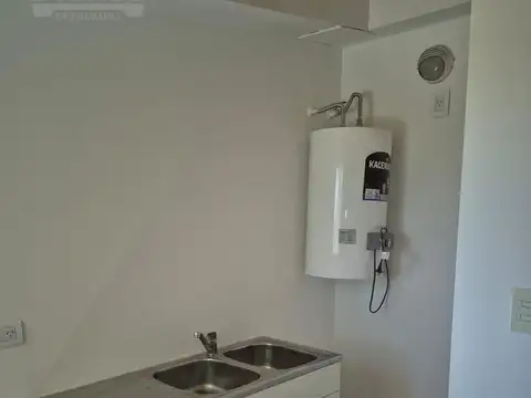 Hipólito Yrigoyen  al 7800