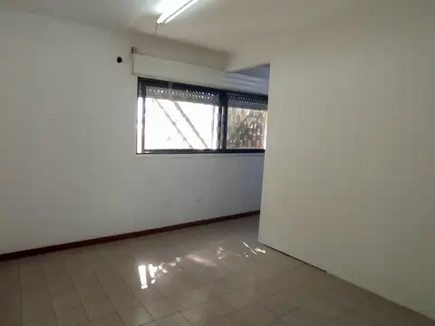 Av. Dr. Ramon 372 , Piso pb