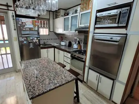 Casa 5 ambientes con 4 baños