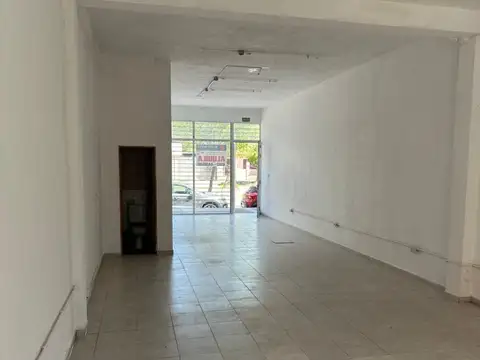 Local en Alquiler en Villa Del Parque, $ 750.000