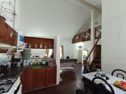 Casa 4 ambientes con 2 baños