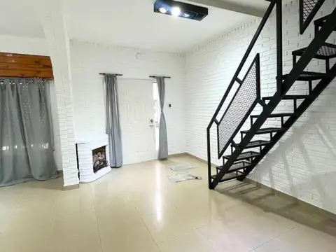 Depto Tipo Casa en Alquiler de 3 ambientes