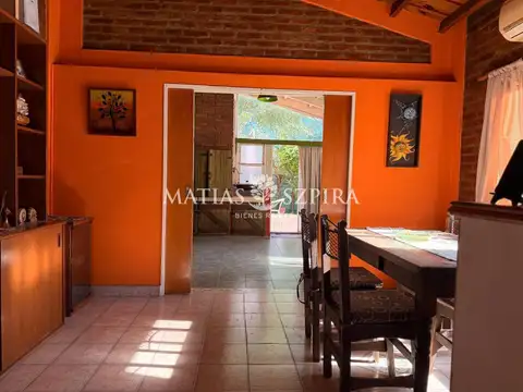 Casa 4 ambientes con 2 baños