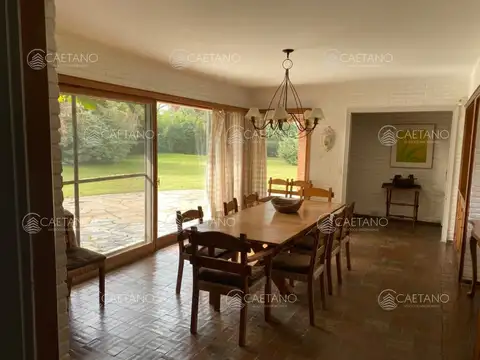 Casa 6 ambientes con 4 baños