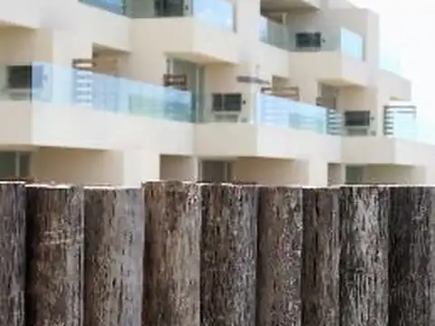 Departamento de 3 Ambientes en Praia. Alquiler Anual sin muebles...