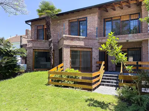 Casa en Alquiler, 4 Dormitorios, Con Jardín - Acassuso, San Isidro