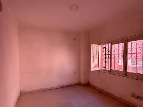 ¡Alquiler de Casa de 3 Dorm. con Patio y Cochera!