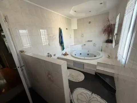Departamento 5 ambientes con 2 baños