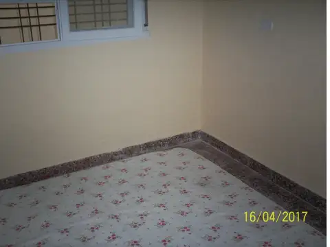 Casa  al frente con espacio para auto