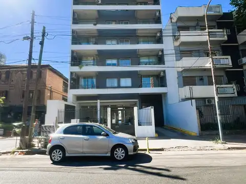 *DEPTO. DE 2 AMB. AL CONTRAFRENTE CON BALCÓN