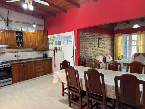 Casa de 3 dormitorios en venta – Barrio Chapero