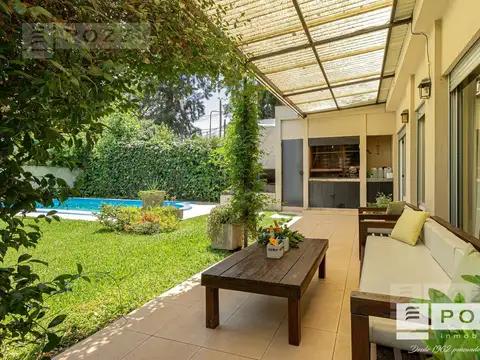 Casa en Venta con 2 cocheras