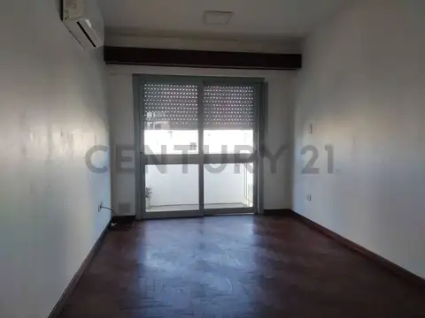 56 e/ 6 y 7 500, Piso 8