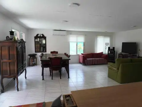 Casa en Venta con 4 cocheras