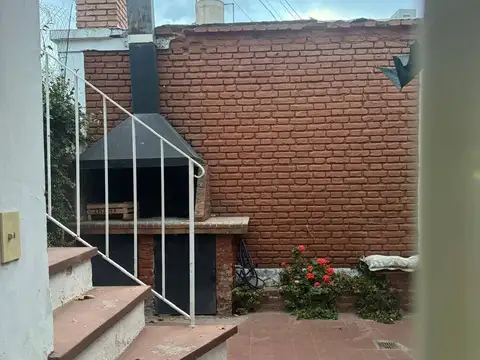 Casa en Alquiler con 1 cochera