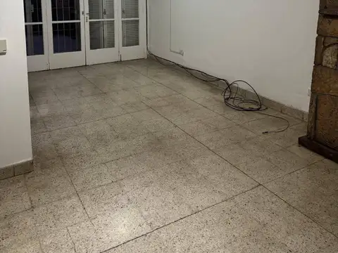 Casa 7 ambientes con 2 baños