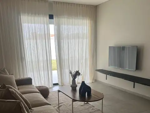 Venta Casa 2 dorm  Claros del bosque 1 planta