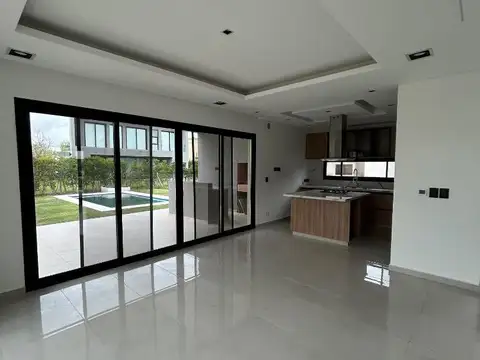 Casa 5 ambientes con 4 baños