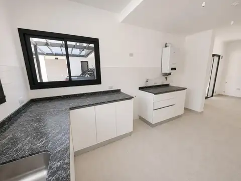 Casa 4 ambientes con 3 baños