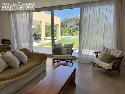 Casa en Venta con 6 cocheras