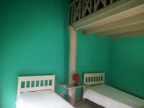 VENTA CASA 4 AMBIENTES CON PISCINA - BARRIO LA FLORIDA