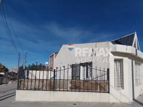 CASA 3 DORMITORIOS BARRIO ISIDRO LABRADOR