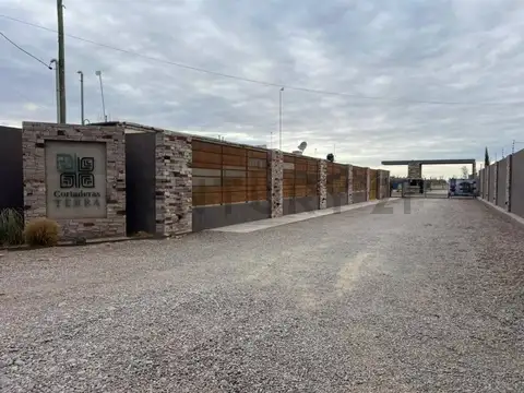 Severo del castillo 1300, Piso 0