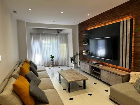 Casa 5 ambientes con 4 baños