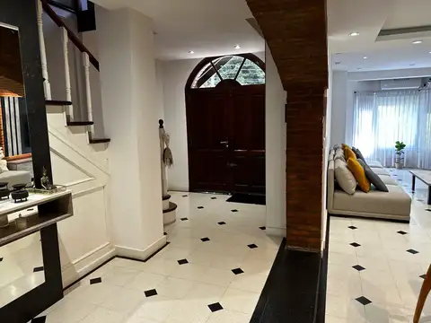 Casa en Venta con 3 cocheras