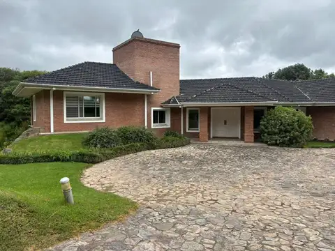 Casa 4 ambientes con 4 baños