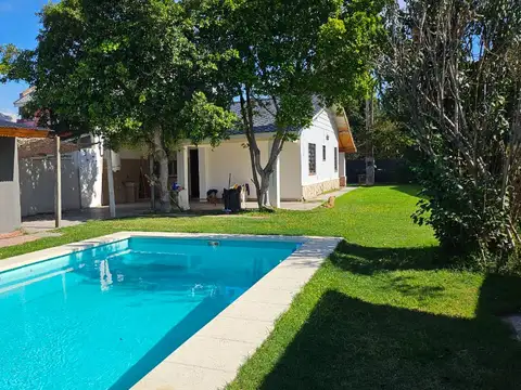 Excelente propiedad sobre dos lotes