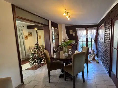 Casa 5 ambientes con 2 baños
