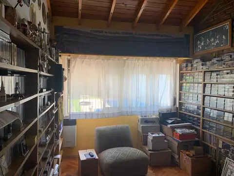 EN VENTA CHALET EN DOS PLANTAS EN CIUDAD JARDIN CON GARAGE Y QUINCHO - FICHA 8185