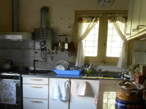 Casa 7 ambientes con 1 baño