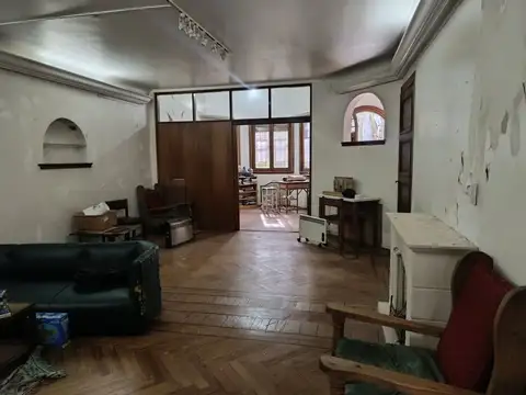 Casa venta Almagro de 5 ambientes a refaccionar