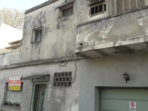  RETASADO  TIPO CASA EN PLANTA BAJA, AL FRENTE   EXCELENTE ESTADO   4 AMBIENTES, CON GARAGE