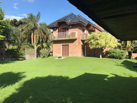 Casa 5 ambientes con 4 baños