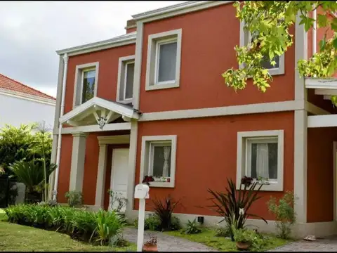 Casa  en Venta en Los Jazmines, Pilar del Este, Pilar