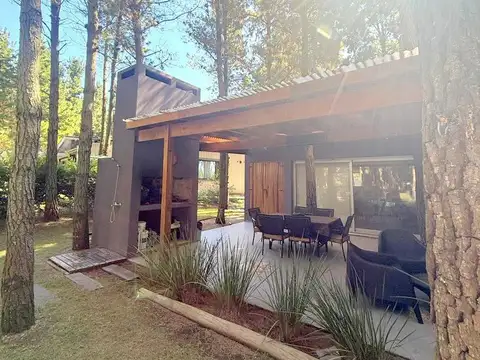 CASA EN COSTA ESMERALDA SENDEROS 4 CON PISCINA