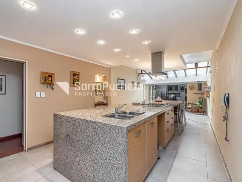 Casa 5 ambientes con 3 baños